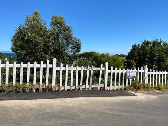 375 m² Land available in Gordons Bay Central
