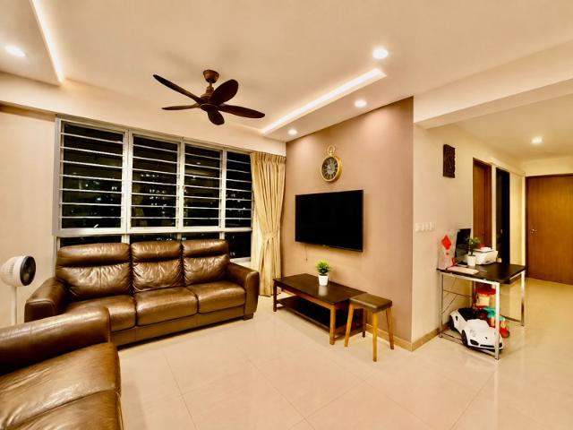 377B Hougang Street 32 HDB Apartment For Sale, $1,050,000, 4 Bed 3 Bath 1,302 sqft $806.00 psf