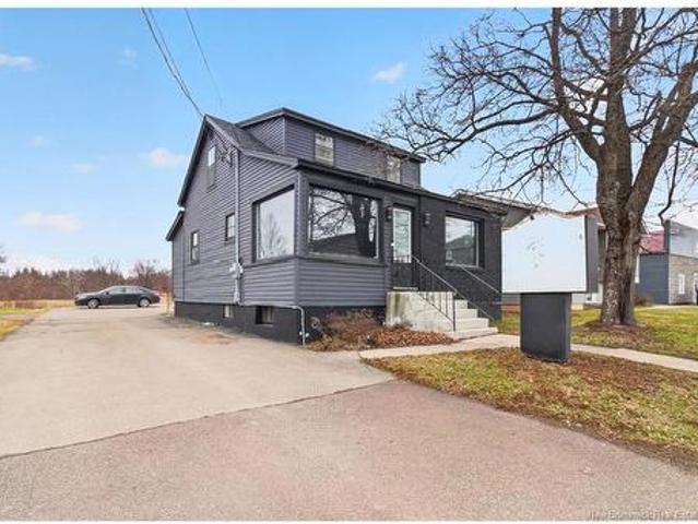 379 Champlain St, Dieppe, NB, E1A 1P3 commercial for sale | Listing ID NB137556 | Royal LePage