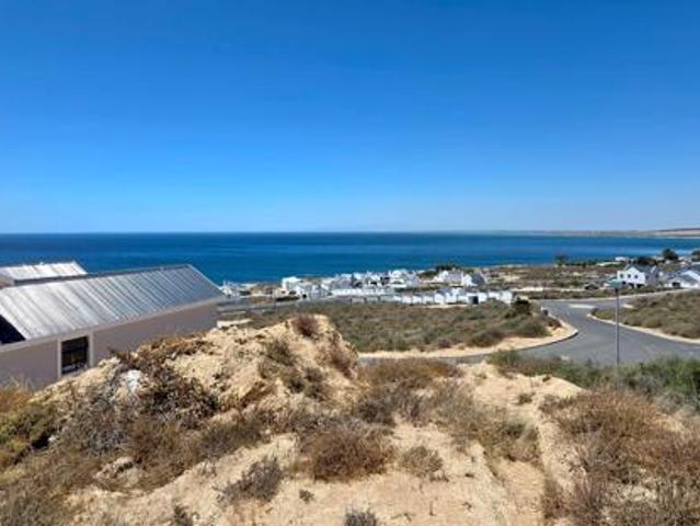 379 m² Land available in St Helena Views