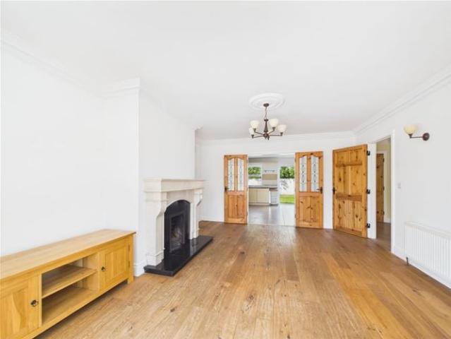 380,000 | 3 Mountain View, Kilcummin, Killarney, Co. Kerry DNG Ted Healy 5007 MyHome. Ie Residential