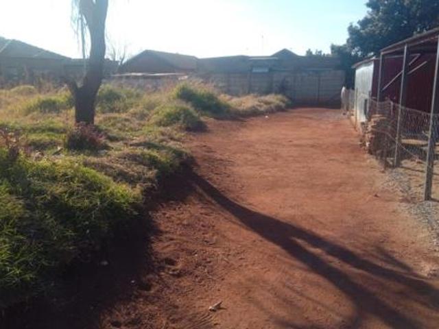 384 m² Land available in Northam