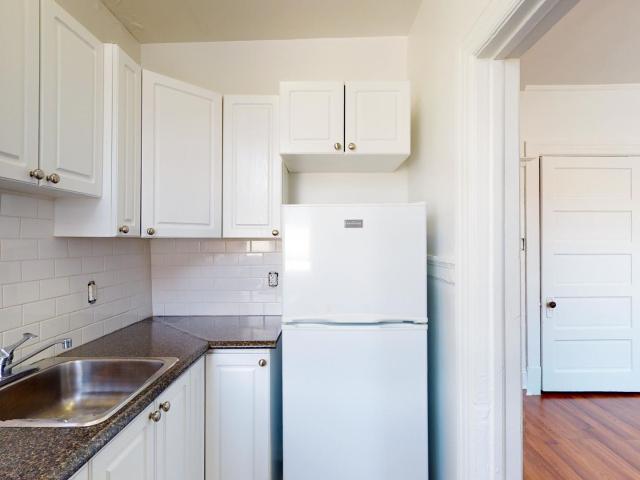 384 MacLaren St. Bachelor [object Promise] for Rent