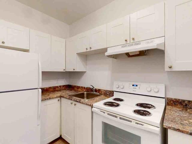 384 MacLaren St. Studio Apartment for Rent at 384 Maclaren St, Ottawa, ON K2P 0M8 Centretown