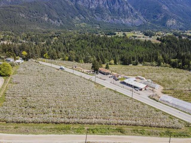 3851 3 Highway, Erickson, BC, V0B 1G0 hobby farm for sale | Listing ID 10372 | Royal LePage
