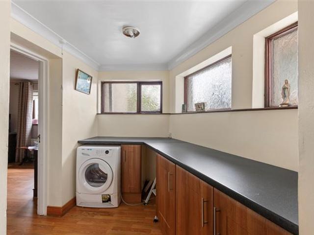 385,000 | 17 Oaklands Park, Letterkenny, Co. Donegal Sherry FitzGerald Paul Reynolds 5007 MyHome. Ie Residential