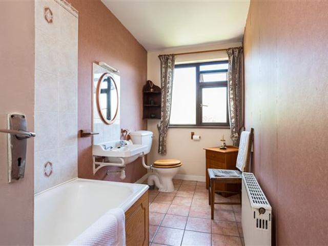 385,000 | 20 Wolfe Tone Street, Clonakilty, West Cork Hodnett Forde Property Services 5011 MyHome. Ie Residential