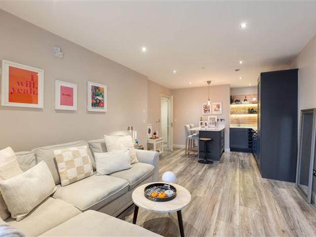 385,000 | 38 Laurel House, Carrickmines Green, Dublin 18 Sherry FitzGerald Foxrock 4981 MyHome. Ie Residential