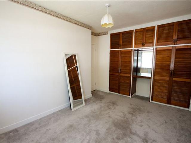 385,000 | 50 Woodview Heights, Lucan, Co. Dublin DNG Lucan 5011 MyHome. Ie Residential