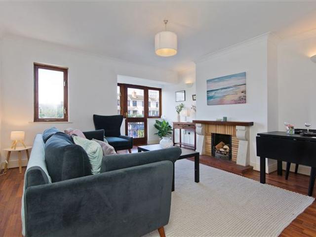 385,000 | 99 Fisherman's Wharf, Thorncastle Street, Ringsend, Dublin 4 Sherry FitzGerald Sandymount 5005 MyHome. Ie Residential