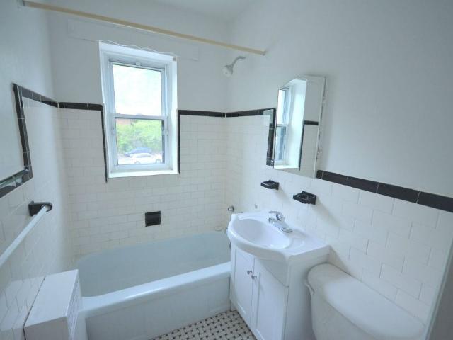 385 Besserer St. 1 Bedroom Apartment for Rent at 385 Besserer St, Ottawa, ON K1N 6B6 Sandy Hill