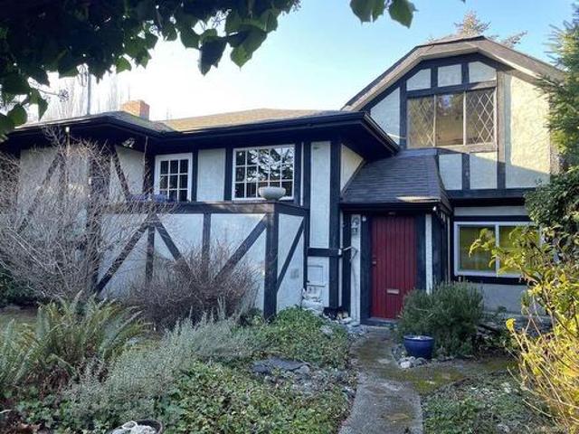3870 Seacroft Pl, Saanich, BC, V8N 4H1 house for sale | Listing ID 993412 | Royal LePage