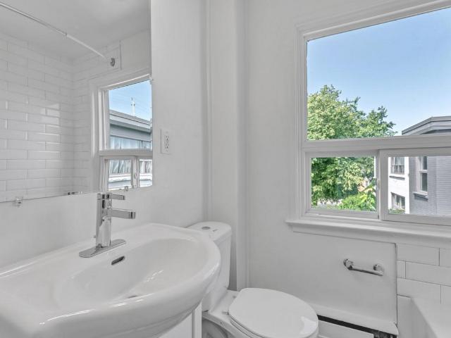 389 401 Yonge Street 1 Bedroom Apartment for Rent at 401 389 401 Yonge Street, Kingston, ON K7M 1G2 Portsmouth