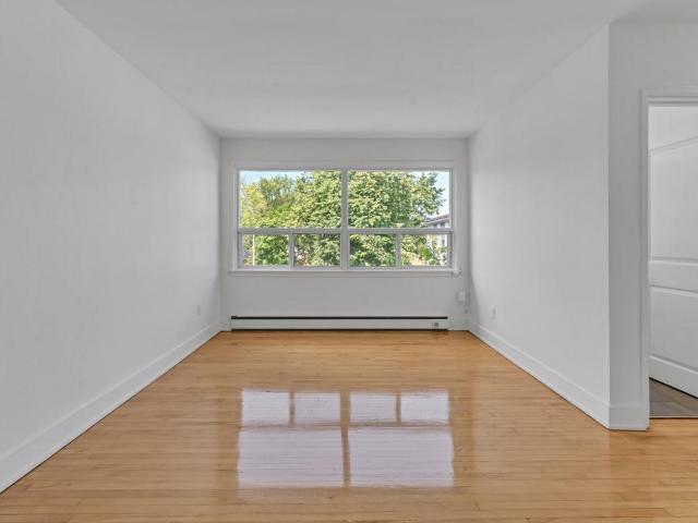 389 401 Yonge Street 2 Bedroom Apartment for Rent at 401 389 401 Yonge Street, Kingston, ON K7M 1G2 Portsmouth