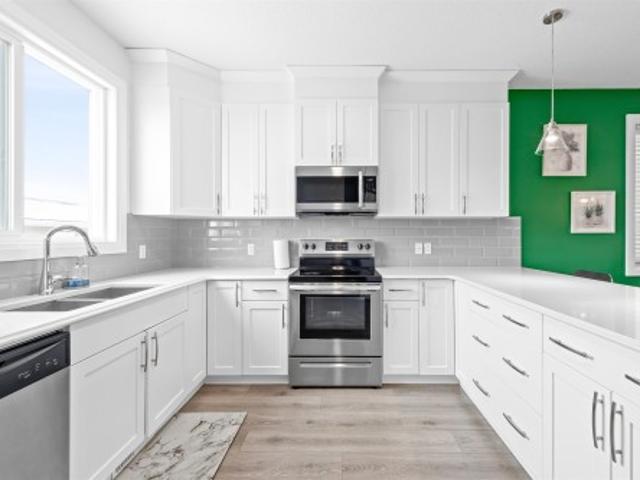 389 Charlesworth Drive, Edmonton, AB, T6X 2G5 house for sale | Listing ID E4492 | Royal LePage