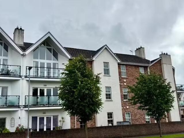 38 Waterfoot Park
