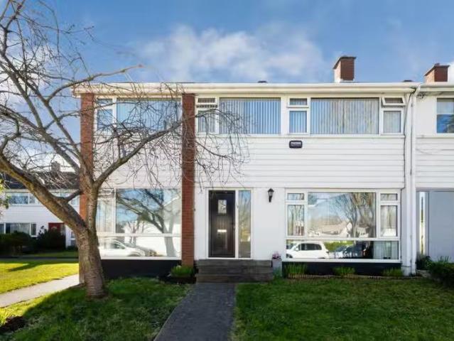 38 Bayside Walk, Sutton, Dublin 13, D13AP60 is for sale