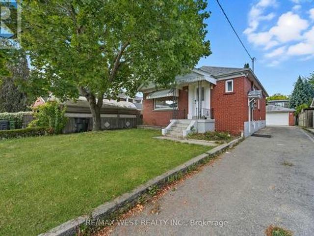 38 Feltham Avenue, Toronto, ON, M6N 2C3 house for sale | Listing ID W13591 | Royal LePage