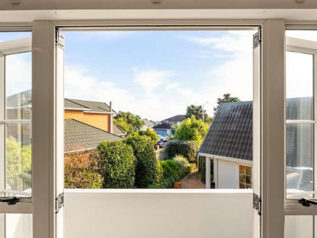38 Joseph Banks Drive, Whitby, Porirua City
