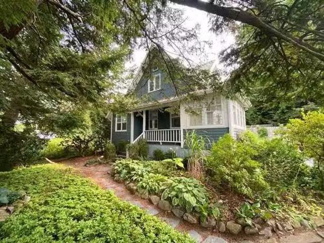 38 Kearney Lake Road, Rockingham, NS, B3M 2S4 house for sale.