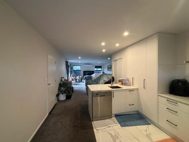 3/8 Lyndon Street