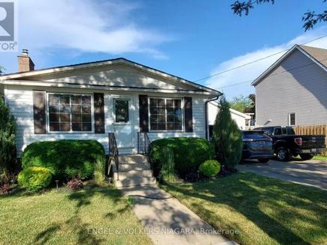 38 Lyons Avenue, Welland Lincoln/Crowland, ON, L3B 1L7 house for sale | Listing ID X11999 | Royal LePage