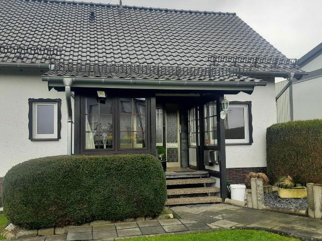 38 Minuten von Bonn, schöne DG Whg. OT 53577 Neustadt, ab sofort zu vermieten