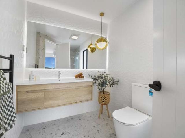 3/8 Park Rise, Campbells Bay, North Shore City