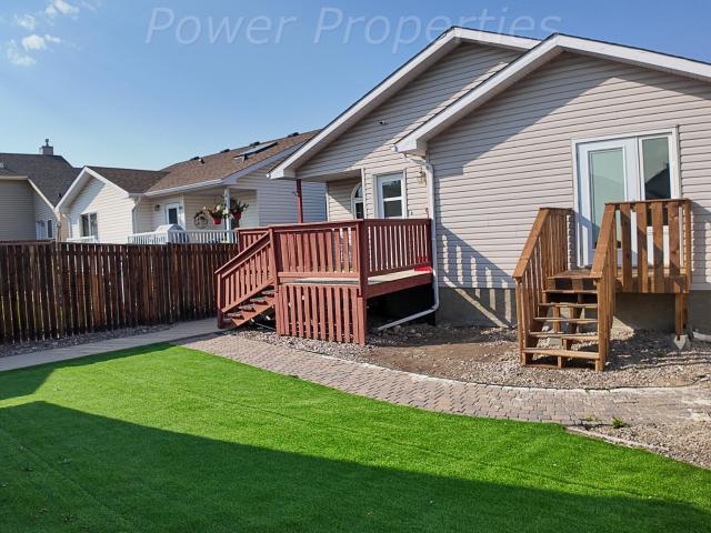 38 Riverstone Blvd W 4 House for Rent