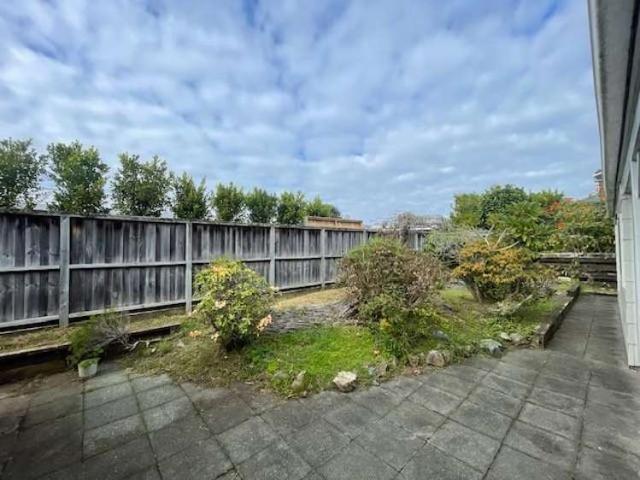 3/8 Shakespeare Road, Milford, North Shore City