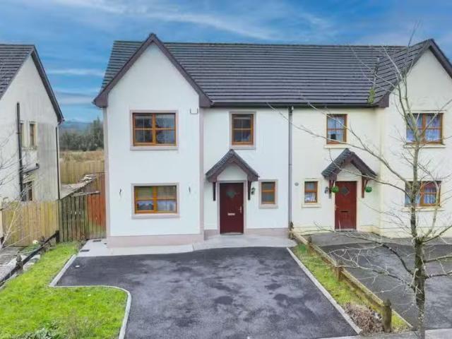38 Sliabh Cairbe, Drumlish, Co. Longford, N39C593 is for sale