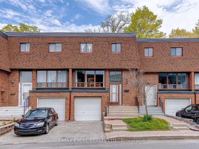 38 Stately Way, Thornhill | For Sale @ $688,000 | Condos. Ca