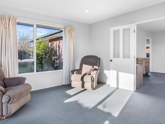 38a fairweather Crescent