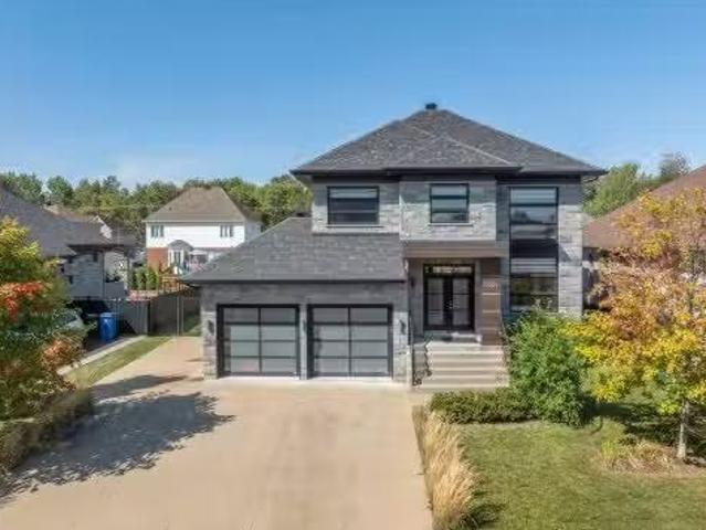 3901 Rue Dugué, Longueuil Saint Hubert, QC, J3Y 0M5 house.