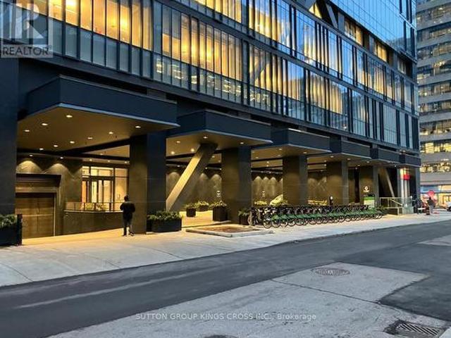 3901 University Avenue, Toronto, ON, M5G 0C1 condo for sale | Listing ID C12994 | Royal LePage