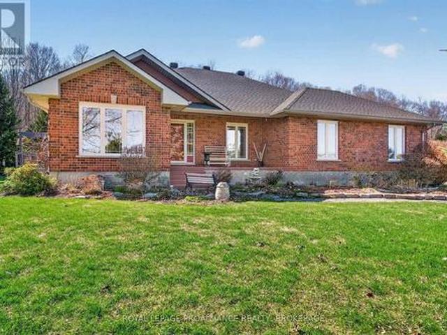 3920 Middle Woodland Drive, Frontenac South, ON, K0H 1X0 house for sale | Listing ID X13056 | Royal LePage
