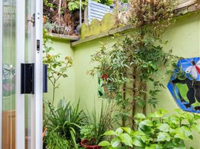 395,000 | Two Hoots, 10 Orchard Lane, Blackrock, Co. Dublin DNG Rock Road 4997 MyHome. Ie Residential