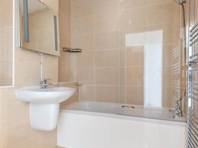 395,000 | 35 Belville Court, Johnstown Road, Cabinteely, Co. Dublin Sherry FitzGerald Dun Laoghaire 5015 MyHome. Ie Residential