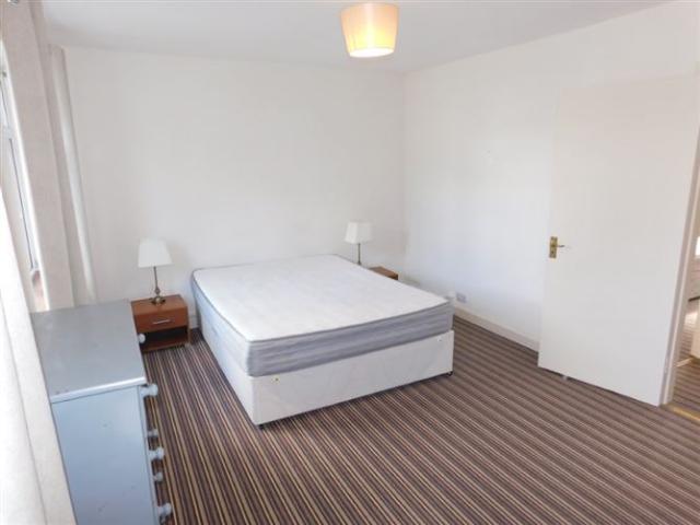 395,000 | 9 The Townhouses, Crab Lane, Ballintemple, Cork Timothy Sullivan & Associates M. I.A.V.I 5021 MyHome. Ie Residential