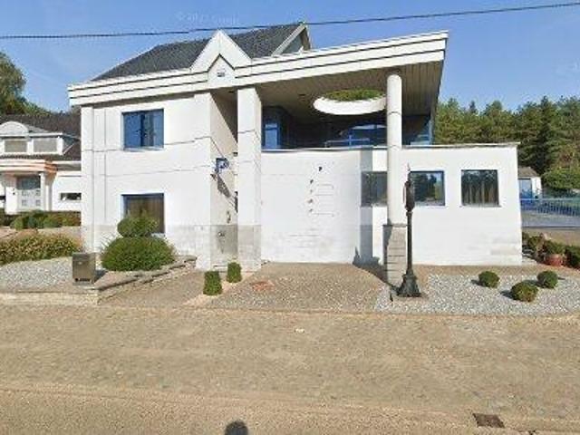 395 m2 office space for rent in Lummen