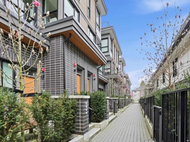 3960 Dumfries Street, Vancouver, BC, V5N 0J1 townhouse for sale | Listing ID R3105 | Royal LePage