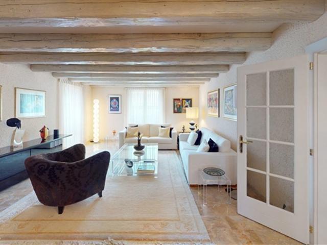 398 m2 Wohnfläche Komplett renoviertes Einfamilienhaus!