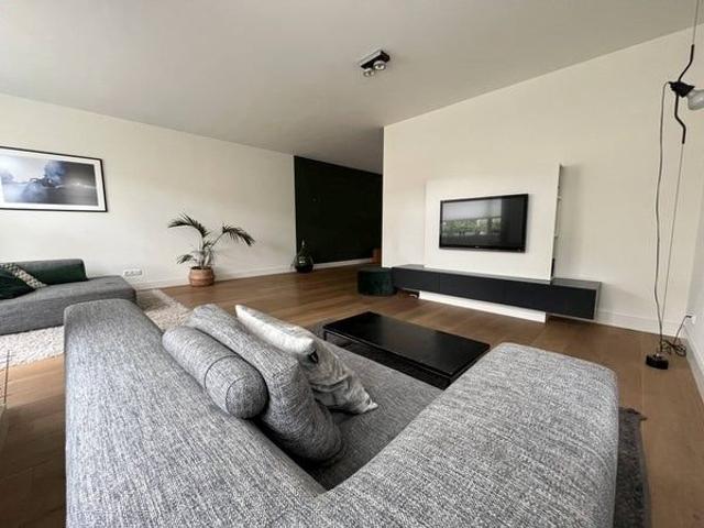 3994PT, Houten