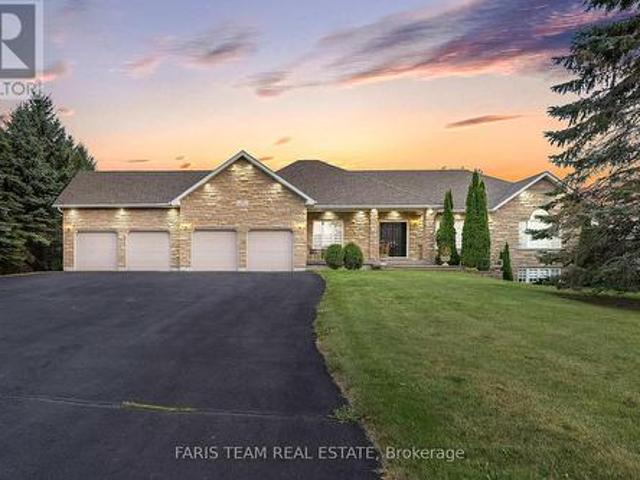 39 Vanderpost Crescent, Essa, ON, L0L 2N0 house for sale | Listing ID N12116 | Royal LePage
