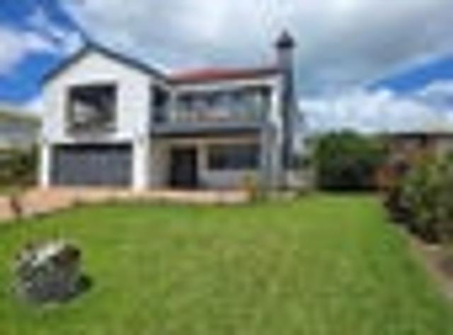 AMAZING! ONLY $995K! 290m2 HOME ON 812m2 SECTION!