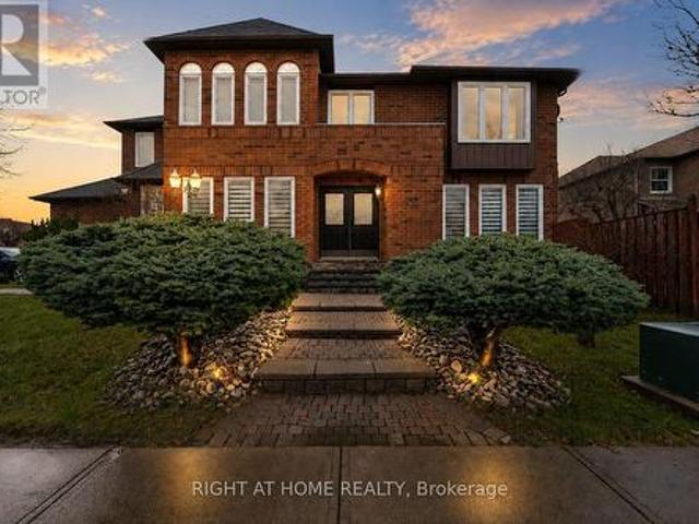 39 Banner Road, Brampton, ON, L6X 4K8 house for sale | Listing ID W13122 | Royal LePage