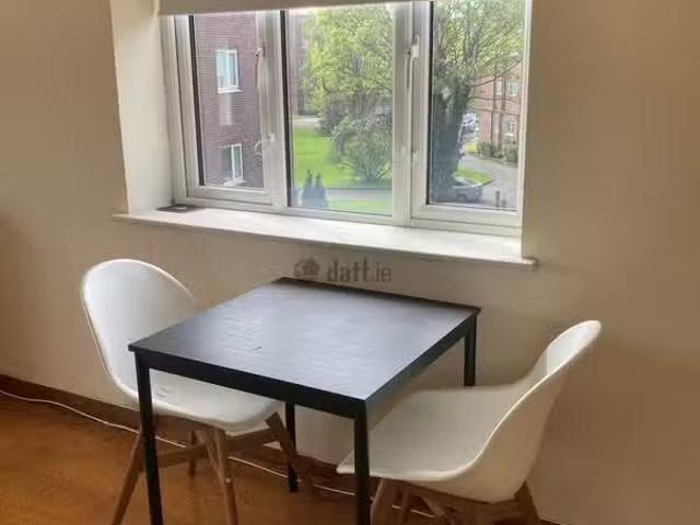 39 Cherry House, Mespil Estate, Donnybrook, Dublin 4 is for rent