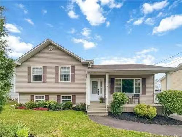 39 Lotusrow Dr, Moncton, NB, E1E 4W1 house for sale Listing.
