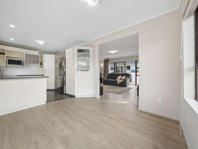 39 Nui Mana Place, Te Atatu South, Waitakere City