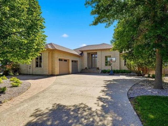 39 Old Orchard Road, East St Paul, MB, R2E 0L4 Luxury House for sale | Listing ID 202613 | Royal LePage Carriage Trade Luxury Properties